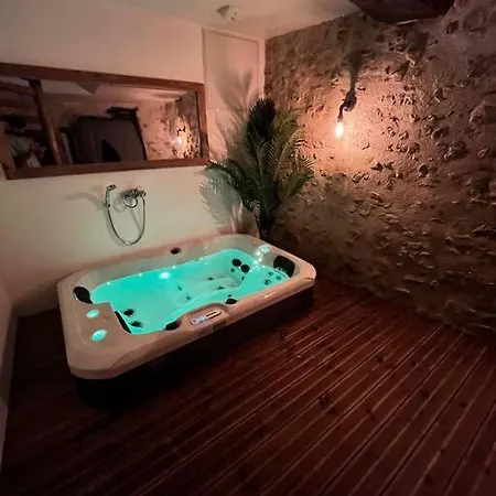 Maison Suspendue Avec Jacuzzi Privatif * Pont-en-Royans
