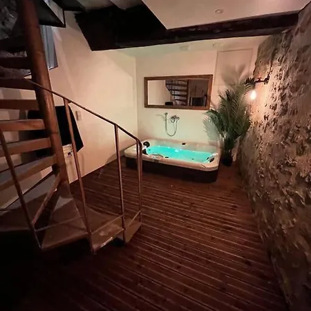 Maison Suspendue Avec Jacuzzi Privatif *